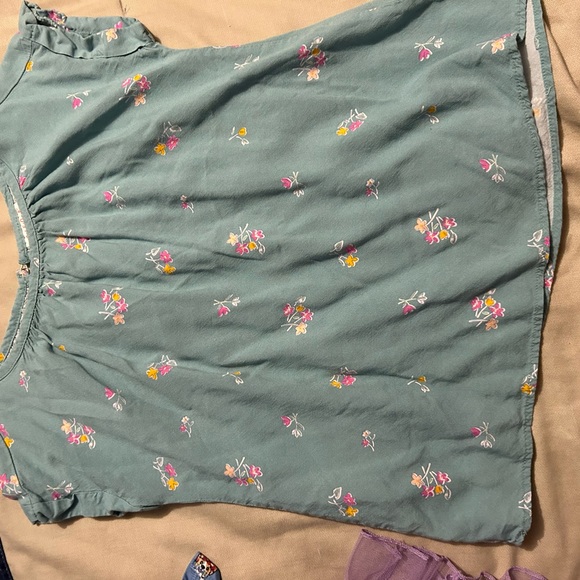 2 tops - Picture 2 of 2